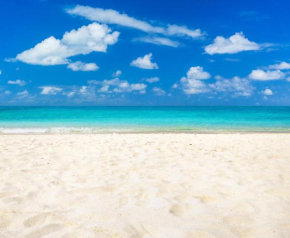 Three Pools, Steps to Beach, Dining and Shopping!